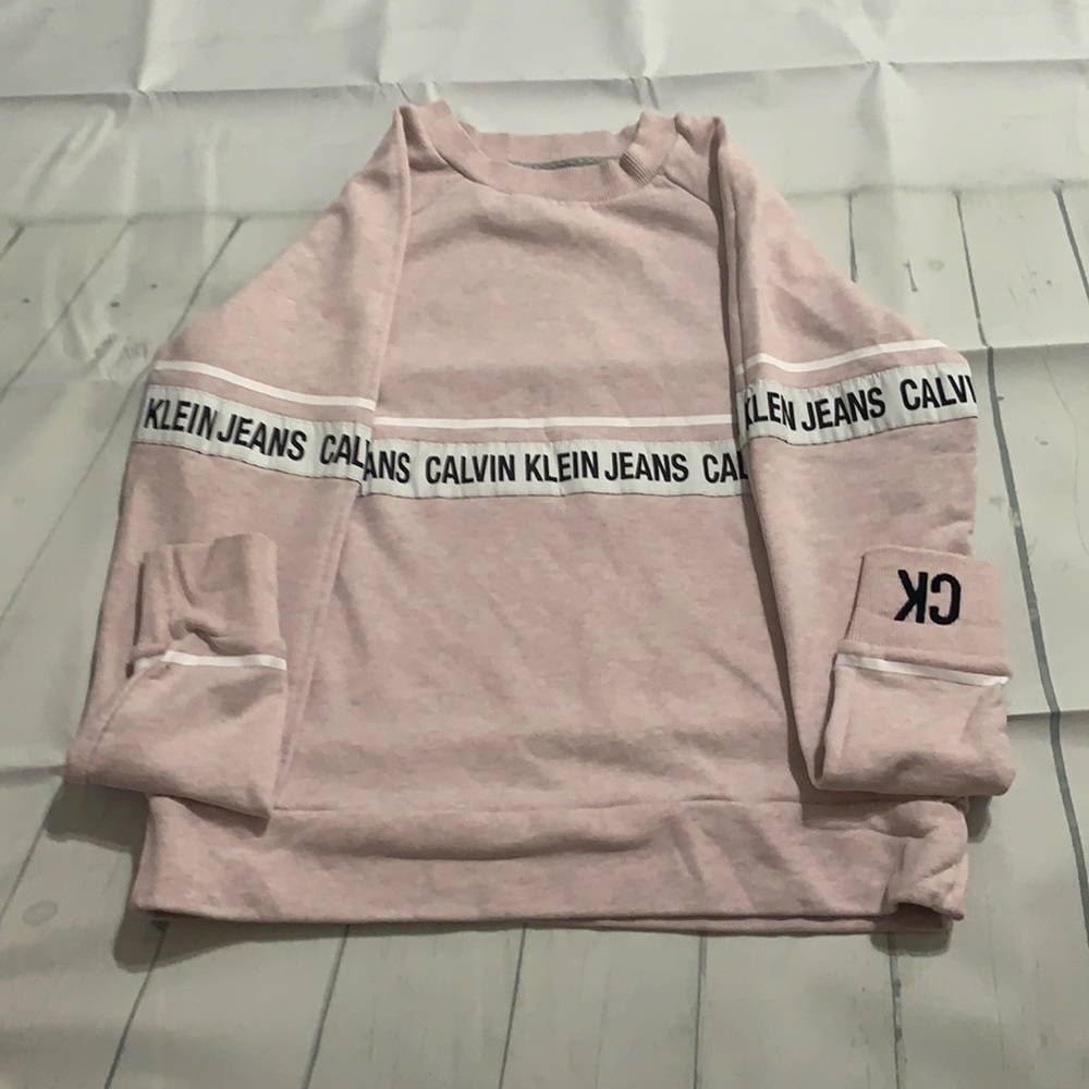 Women’s s pink Calvin Klein sweatshirt with logo all around